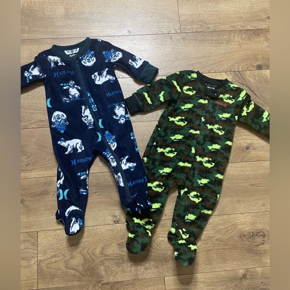 Bandle 4 Footed sleeper 2 Carter’s Pajamas 6-9months
2 Footed sleeper 6M Hurley - Picture 6 of 13